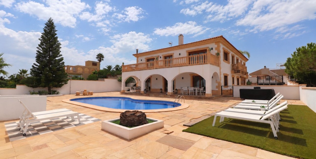 Resale - Villa -
Algorfa - Lomas de La Juliana