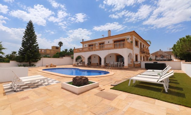 Resale - Villa -
Algorfa - Lomas de La Juliana