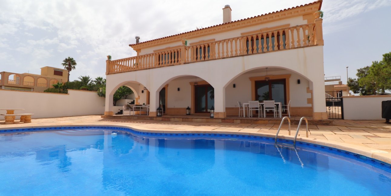 Resale - Villa -
Algorfa - Lomas de La Juliana