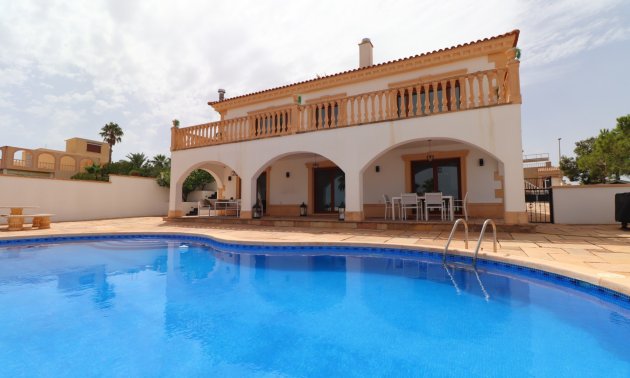 Resale - Villa -
Algorfa - Lomas de La Juliana
