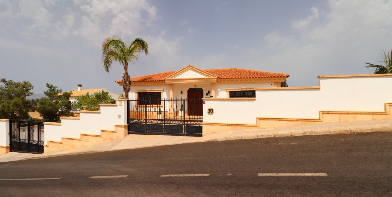 Resale - Villa -
Algorfa - Lomas de La Juliana
