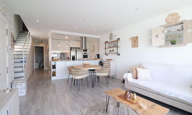 Resale - Townhouse -
Daya Vieja - Daya Vieja - Town