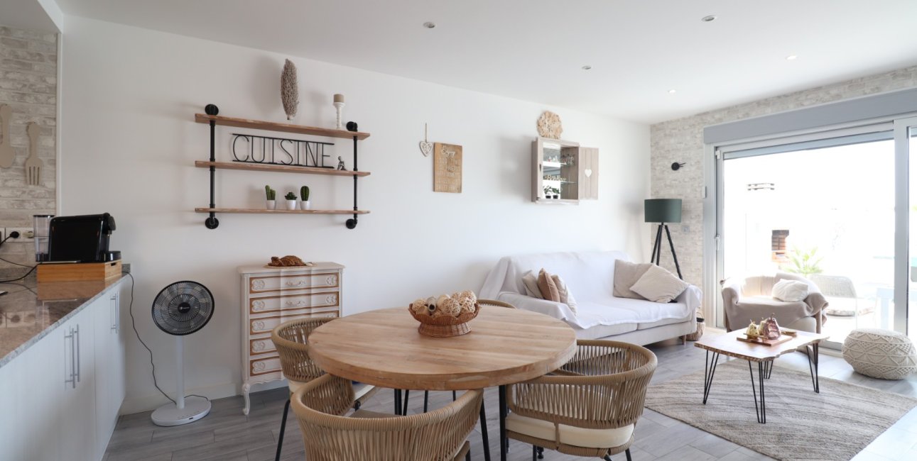 Resale - Townhouse -
Daya Vieja - Daya Vieja - Town