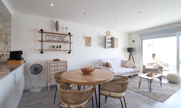 Resale - Townhouse -
Daya Vieja - Daya Vieja - Town