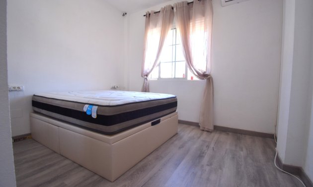 Resale - Villa -
Orihuela Costa - Playa Flamenca