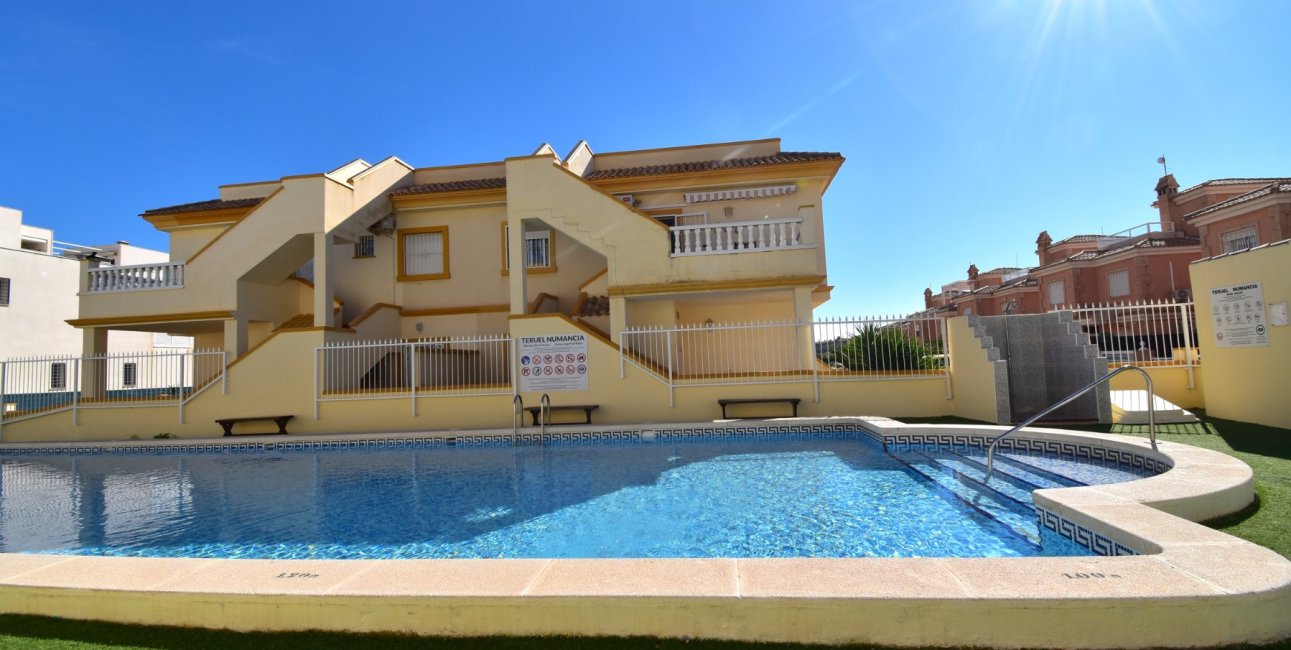 Resale - Villa -
Orihuela Costa - Playa Flamenca