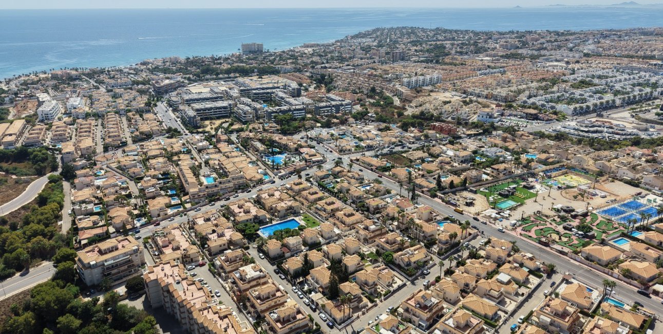 Resale - Villa -
Orihuela Costa - Playa Flamenca