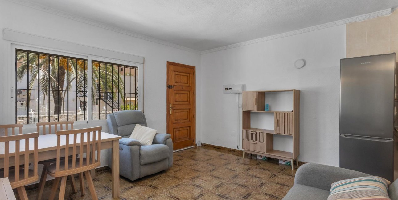 Resale - Bungalow -
Torrevieja - Torre del moro