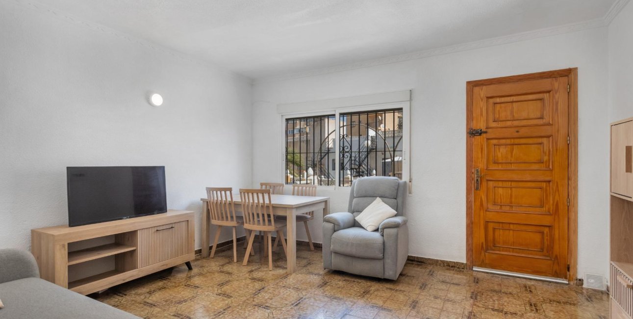 Resale - Bungalow -
Torrevieja - Torre del moro