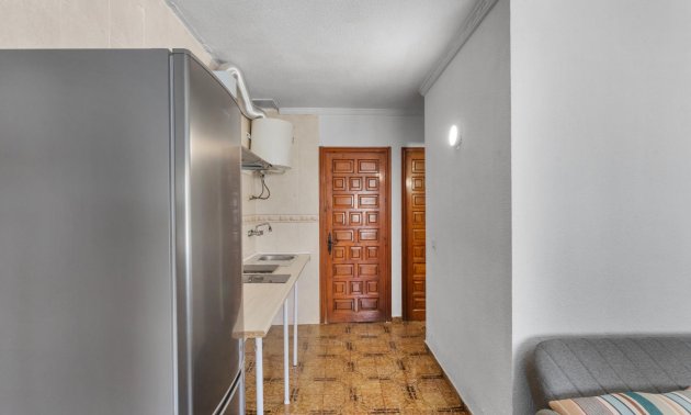 Resale - Bungalow -
Torrevieja - Torre del moro