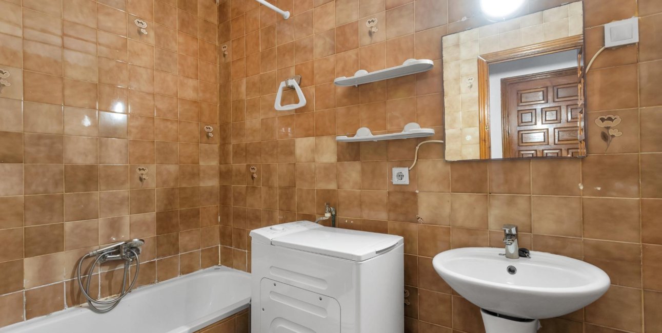 Resale - Bungalow -
Torrevieja - Torre del moro