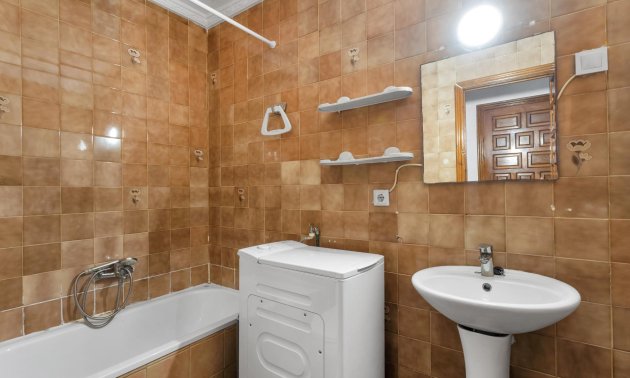Resale - Bungalow -
Torrevieja - Torre del moro