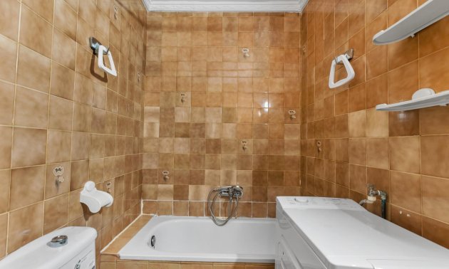 Resale - Bungalow -
Torrevieja - Torre del moro