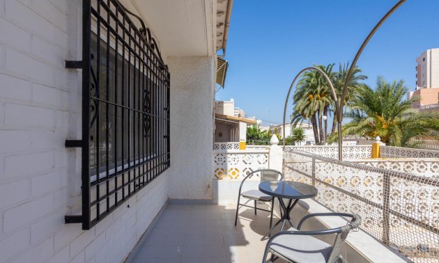 Resale - Bungalow -
Torrevieja - Torre del moro
