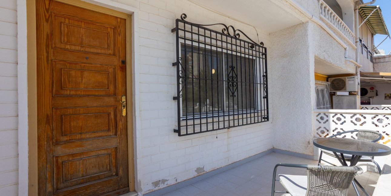 Resale - Bungalow -
Torrevieja - Torre del moro
