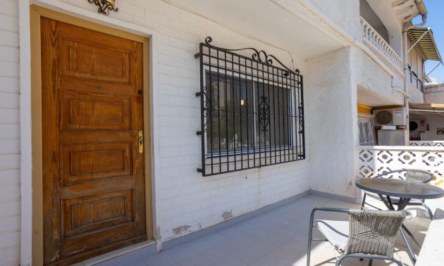 Resale - Bungalow -
Torrevieja - Torre del moro