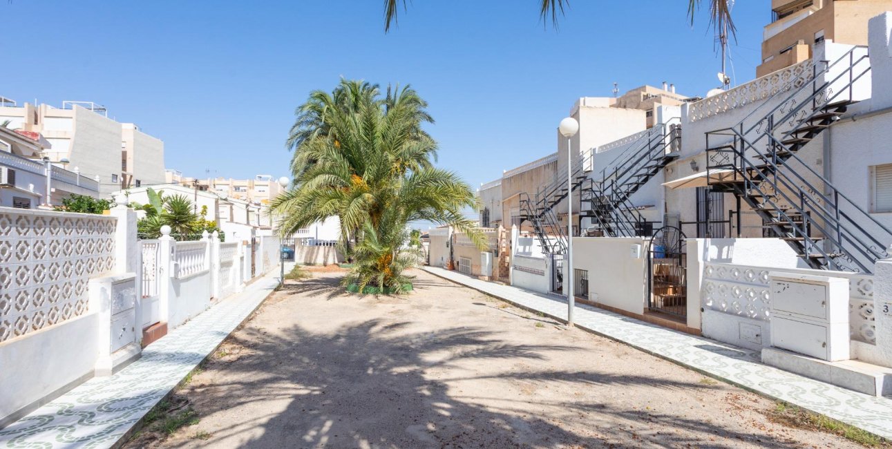 Resale - Bungalow -
Torrevieja - Torre del moro