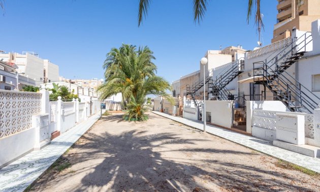 Resale - Bungalow -
Torrevieja - Torre del moro