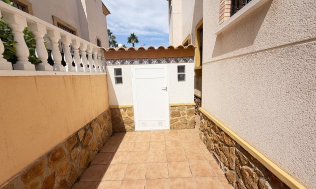Reventa - Adosado -
Orihuela Costa - Villamartin