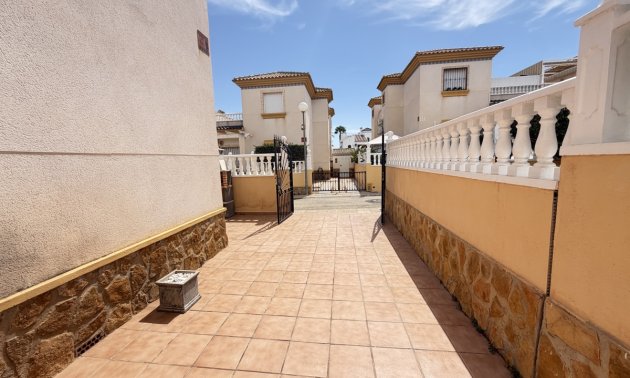 Reventa - Adosado -
Orihuela Costa - Villamartin