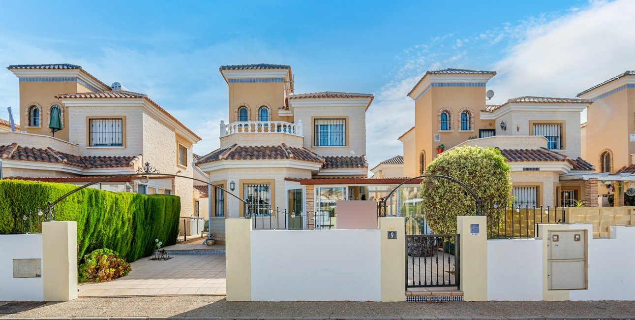 Resale - Villa -
Guardamar del Segura - El Raso