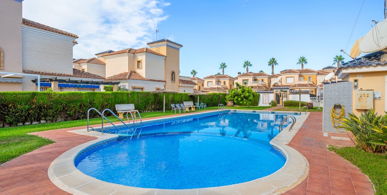 Resale - Villa -
Guardamar del Segura - El Raso