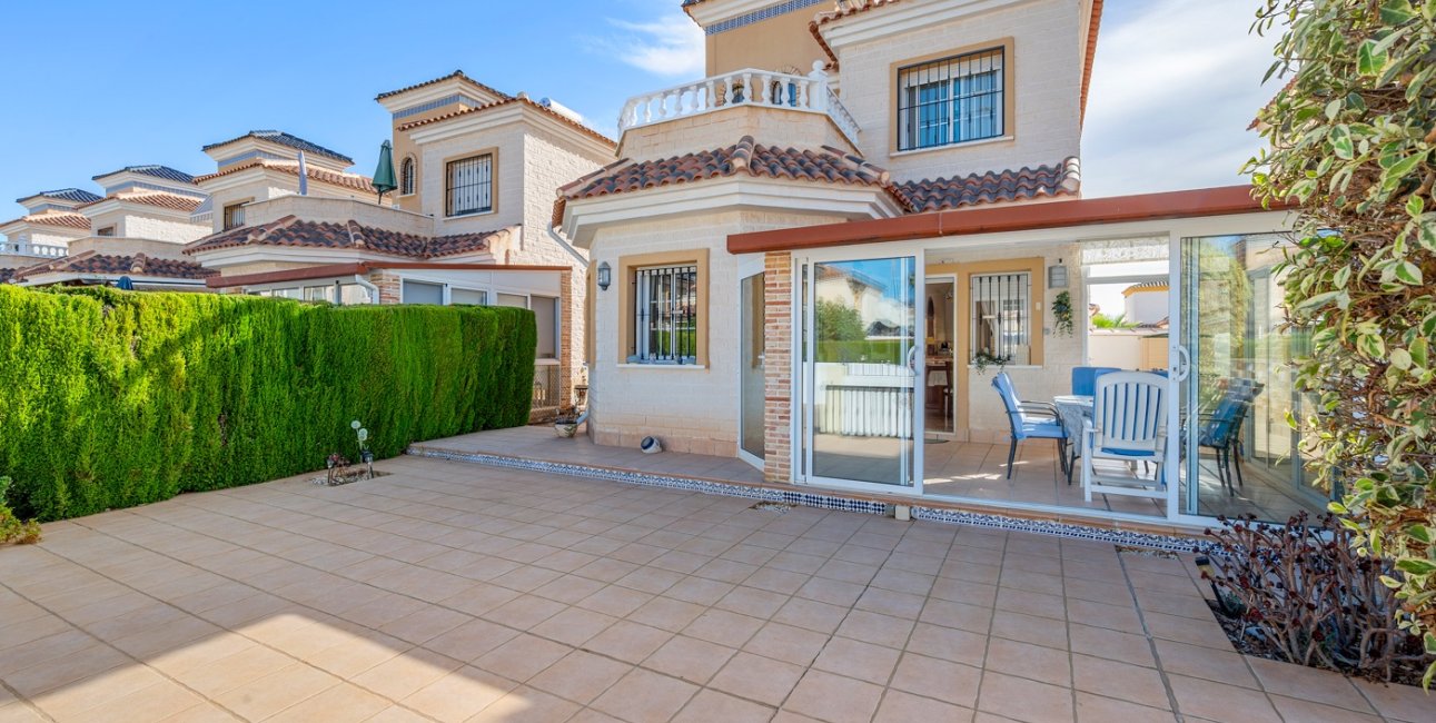 Resale - Villa -
Guardamar del Segura - El Raso