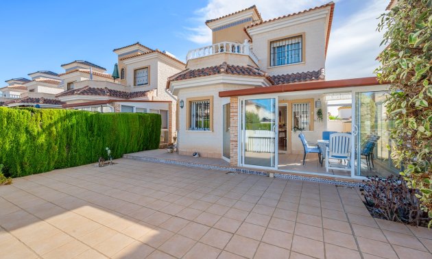 Resale - Villa -
Guardamar del Segura - El Raso