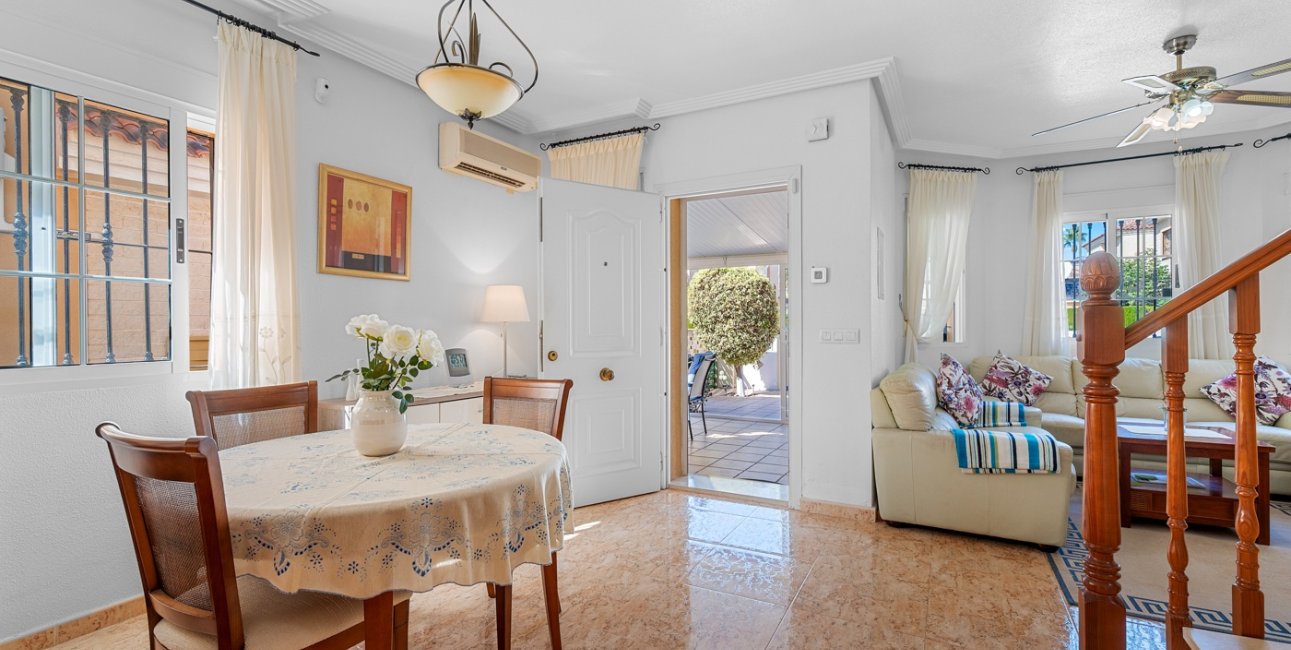 Resale - Villa -
Guardamar del Segura - El Raso