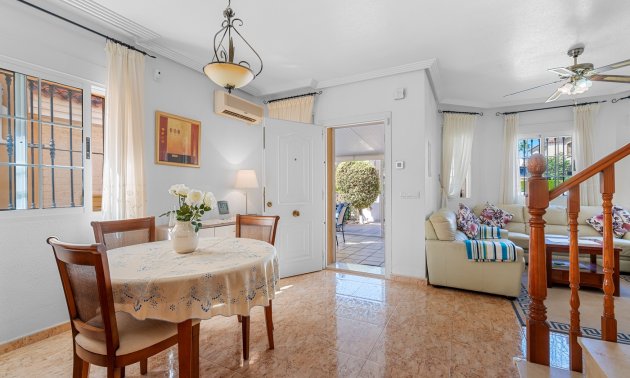 Resale - Villa -
Guardamar del Segura - El Raso