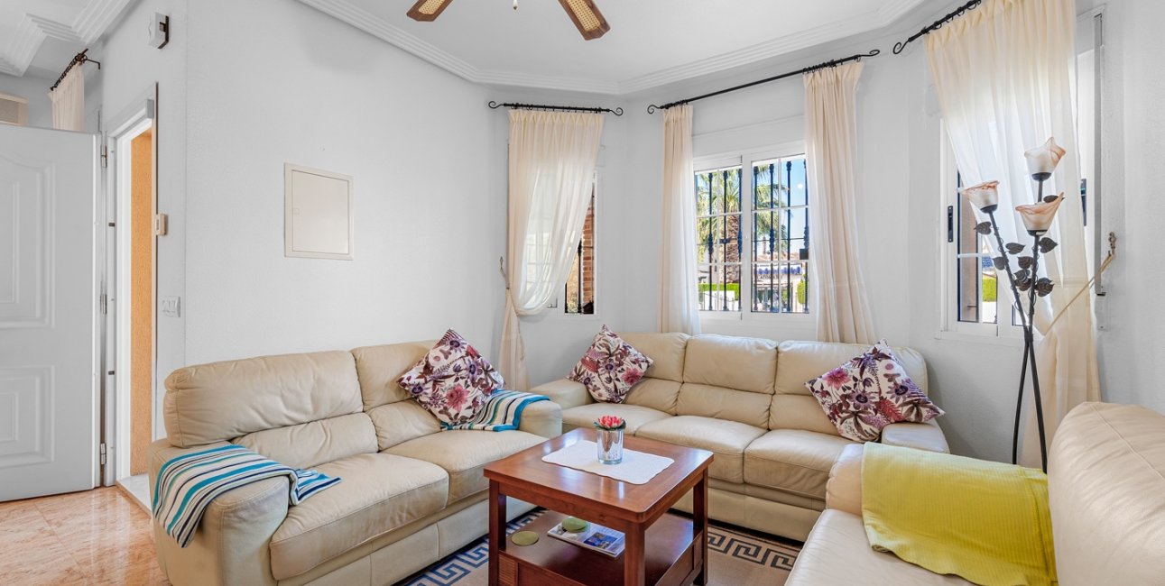 Resale - Villa -
Guardamar del Segura - El Raso