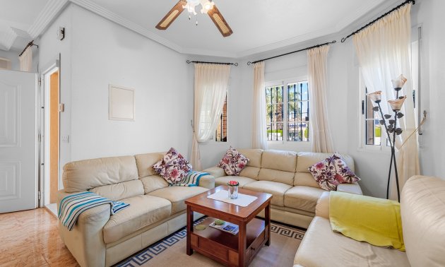 Resale - Villa -
Guardamar del Segura - El Raso