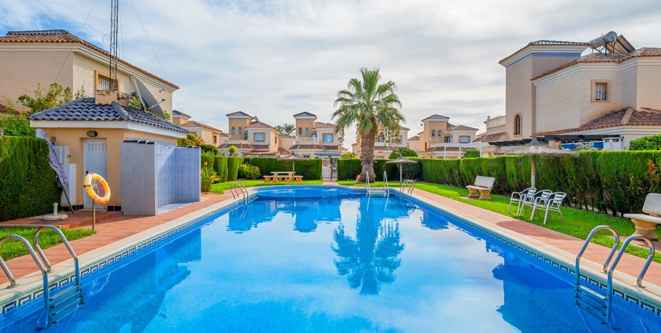 Resale - Villa -
Guardamar del Segura - El Raso