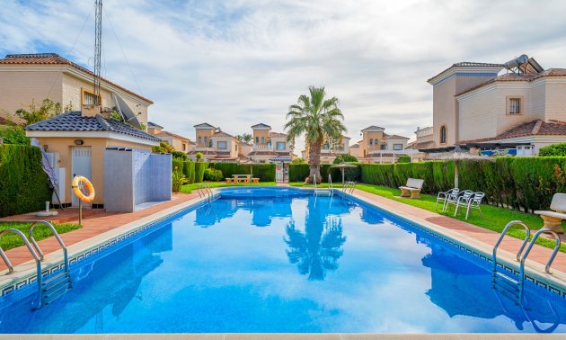Resale - Villa -
Guardamar del Segura - El Raso