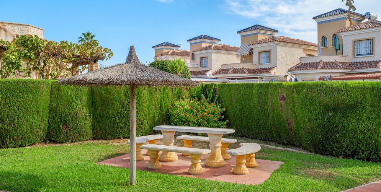 Resale - Villa -
Guardamar del Segura - El Raso