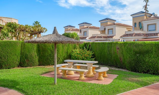 Resale - Villa -
Guardamar del Segura - El Raso