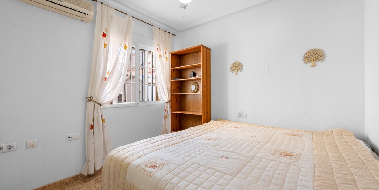 Resale - Villa -
Guardamar del Segura - El Raso