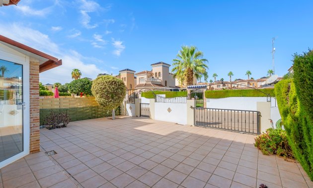 Resale - Villa -
Guardamar del Segura - El Raso