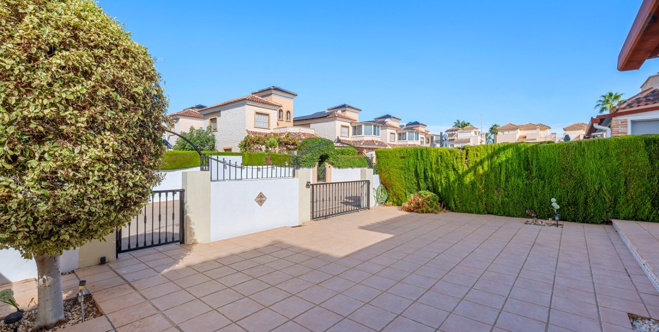 Resale - Villa -
Guardamar del Segura - El Raso