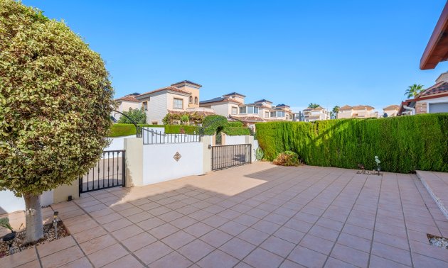 Resale - Villa -
Guardamar del Segura - El Raso