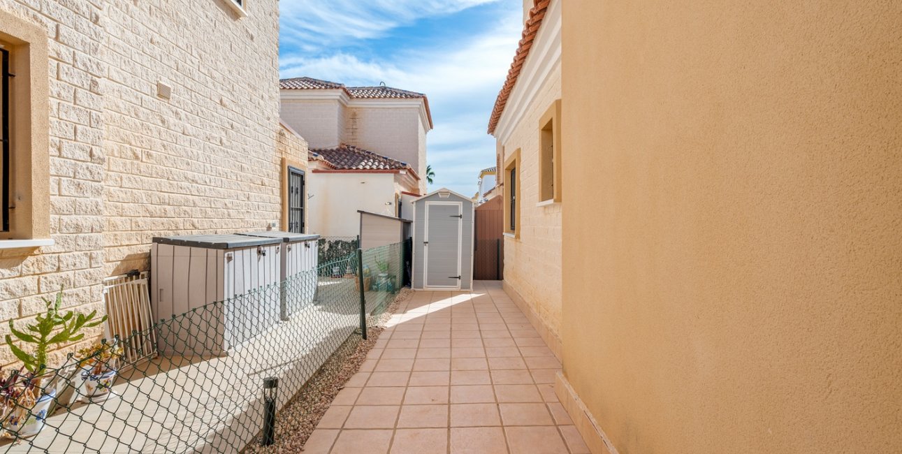 Resale - Villa -
Guardamar del Segura - El Raso
