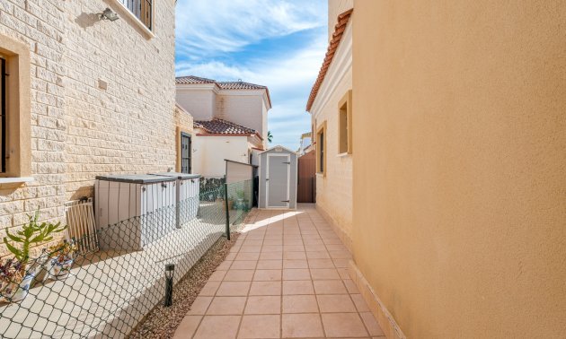 Resale - Villa -
Guardamar del Segura - El Raso