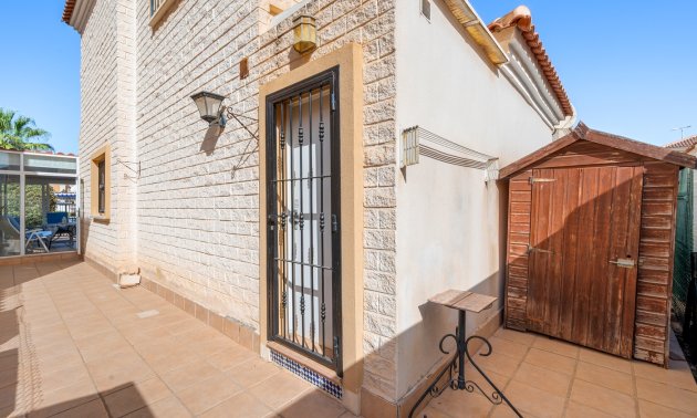 Resale - Villa -
Guardamar del Segura - El Raso