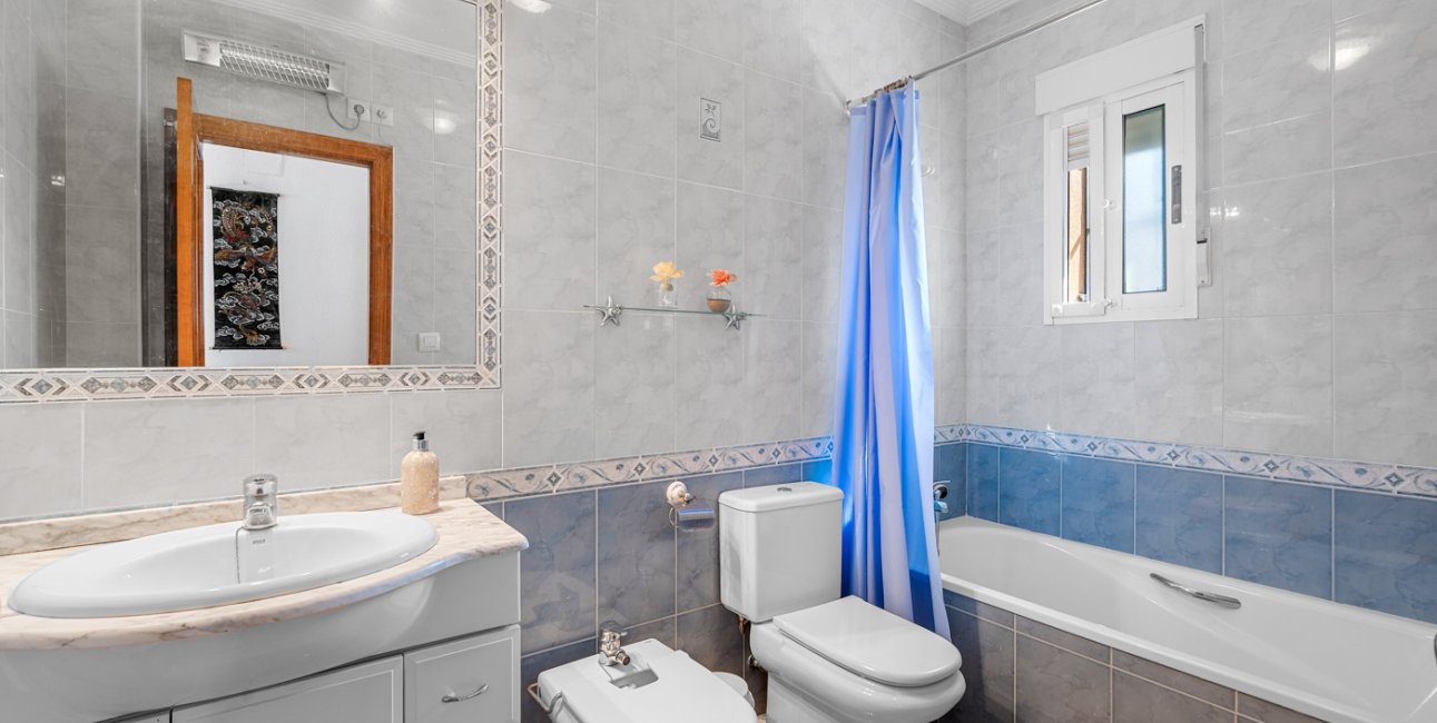 Resale - Villa -
Guardamar del Segura - El Raso