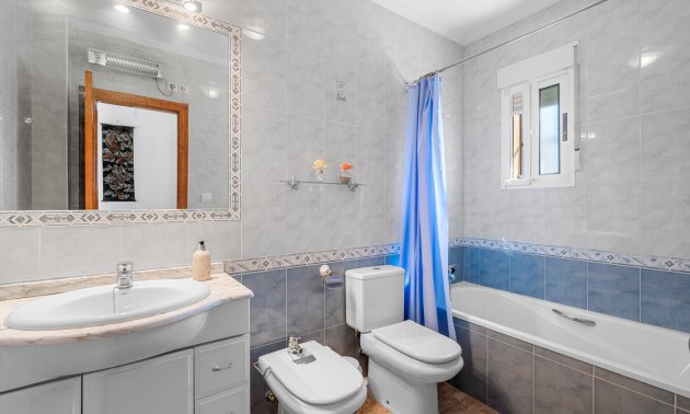 Resale - Villa -
Guardamar del Segura - El Raso