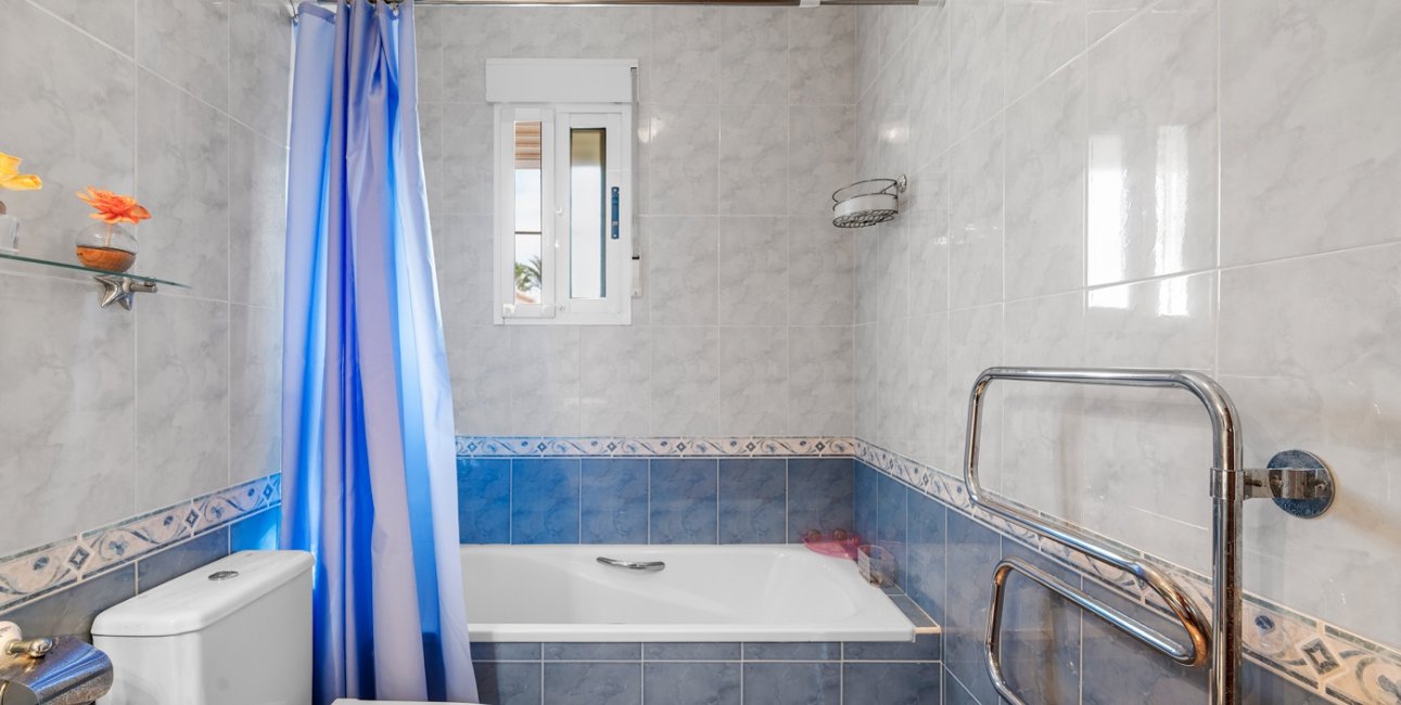 Resale - Villa -
Guardamar del Segura - El Raso