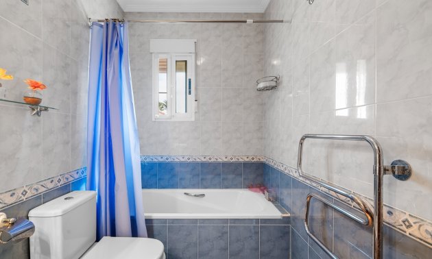 Resale - Villa -
Guardamar del Segura - El Raso