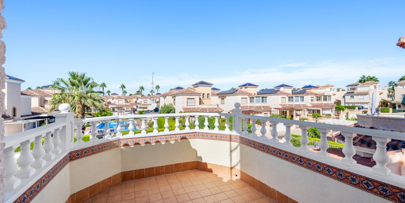 Resale - Villa -
Guardamar del Segura - El Raso