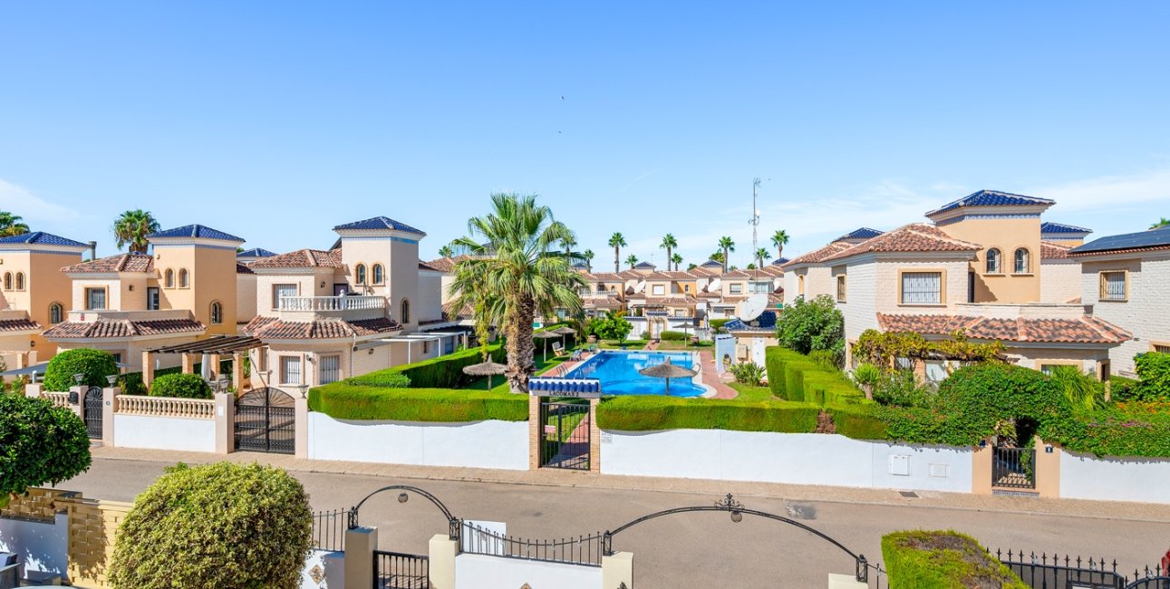 Resale - Villa -
Guardamar del Segura - El Raso