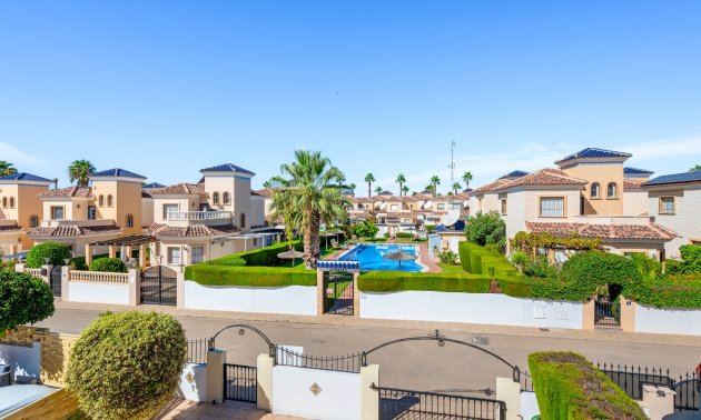 Resale - Villa -
Guardamar del Segura - El Raso